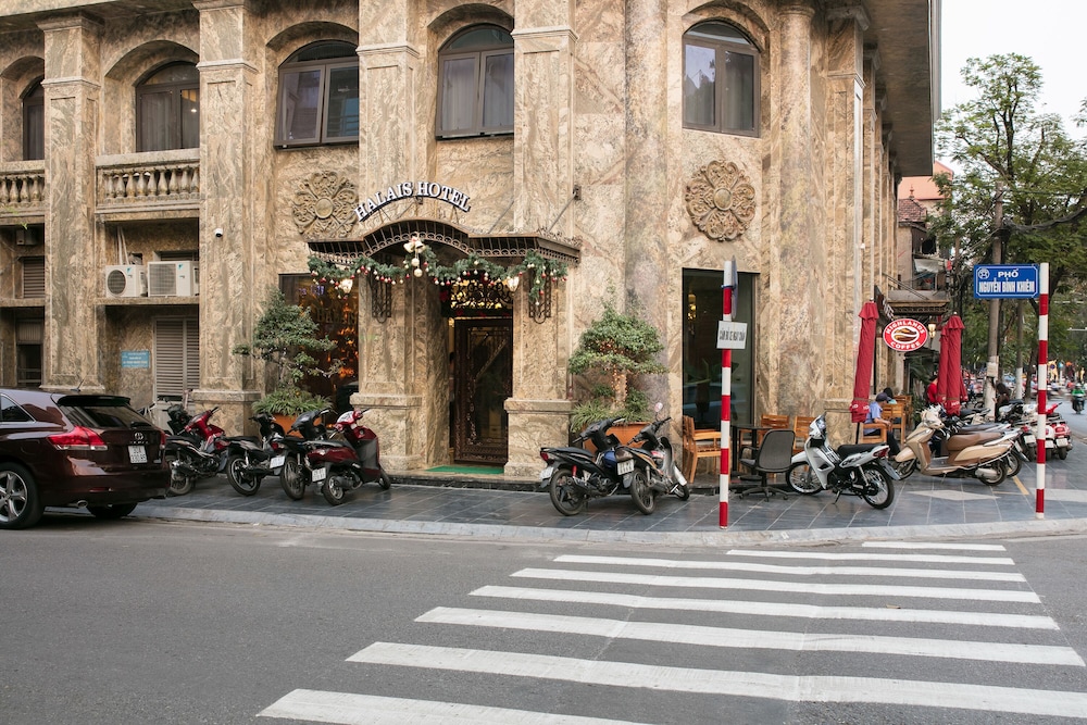Halais Hotel 43/50
