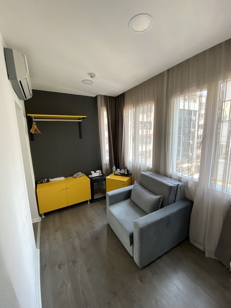 Piano Hotel 25/38