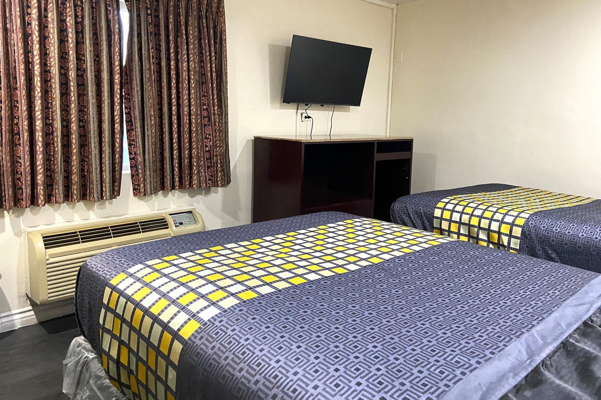 Room, Multiple Beds, Smoking, Robinhood Motel Anaheim West 2/7