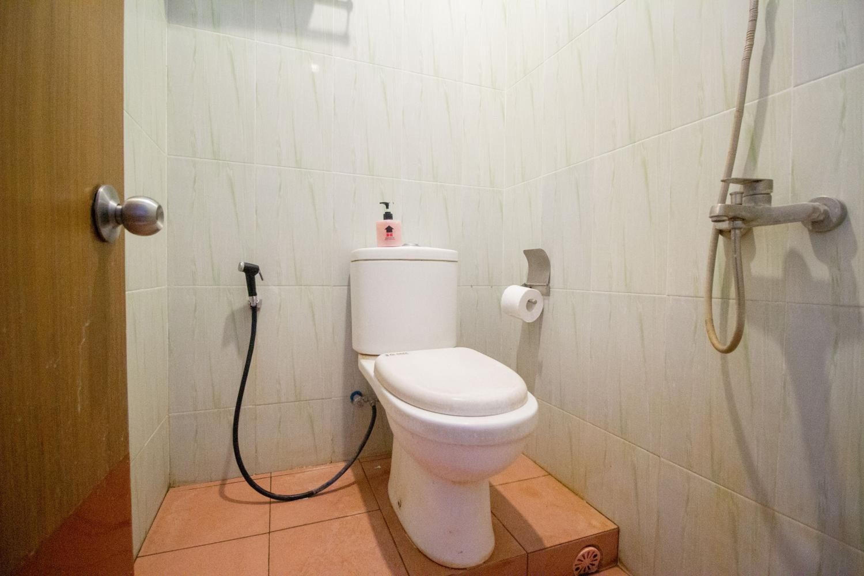 OYO 3707 Halona Guesthouse 46/50