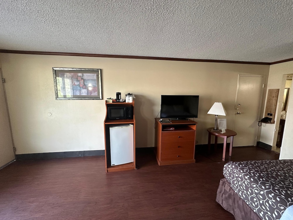 Hotel Red Rose by Townhouse Covington I-64 46/56