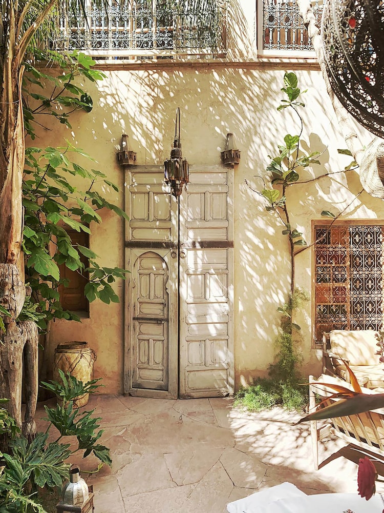 Riad Kbour & Chou photo1