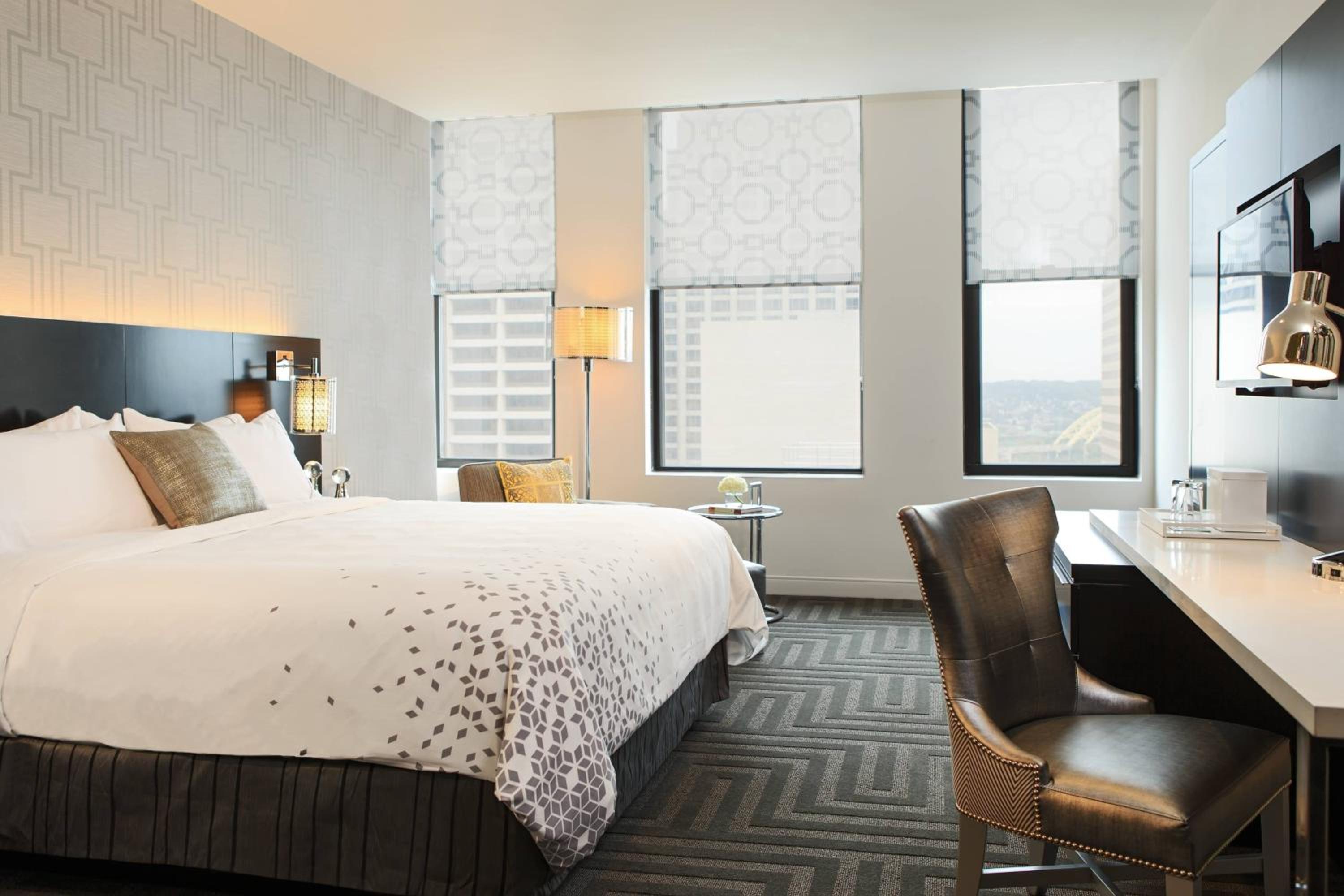 ROOM, KING BED, ACCESSIBLE