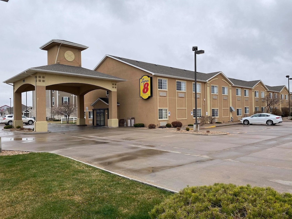 Super 8 by Wyndham Great Bend 2/25