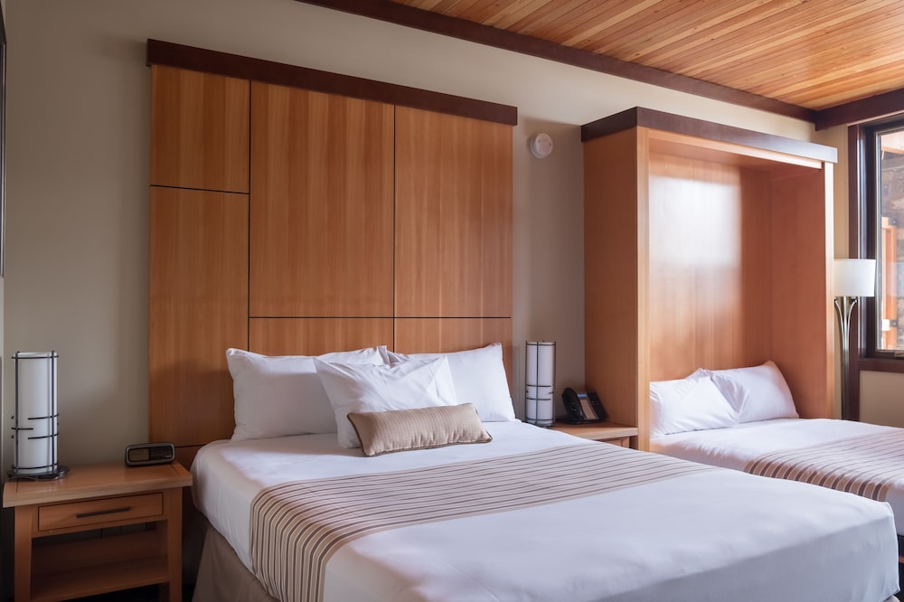 Sunshine Mountain Lodge - Superior Room 14/61