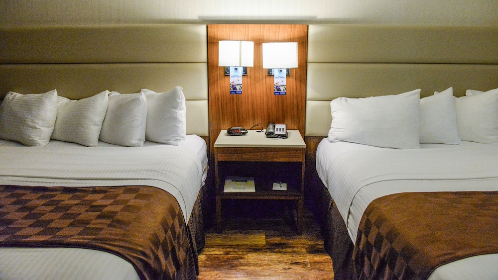 Travelodge by Wyndham Culver City 22/52