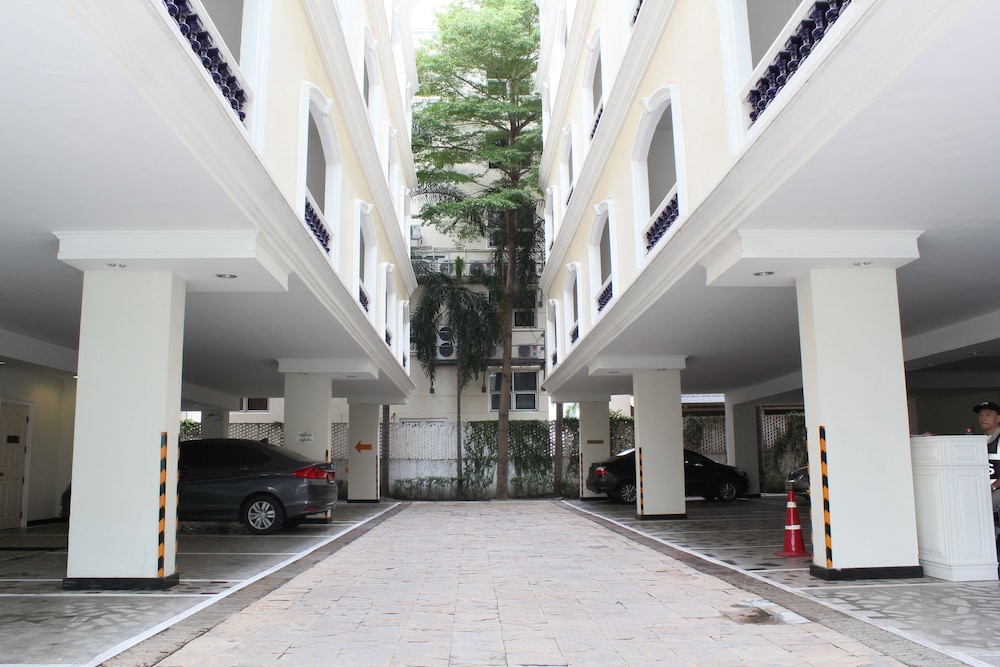 Romance Hotel Srinakarin 75/80