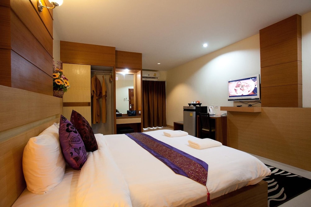 Amnauysuk Hotel 12/47