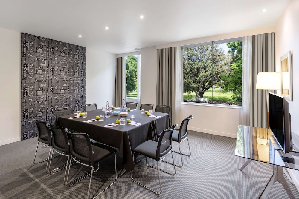 Flagstaff Gardens Hotel 54/65
