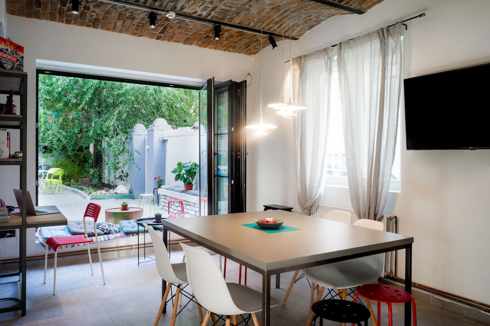 Good People Design Hostel 32/50