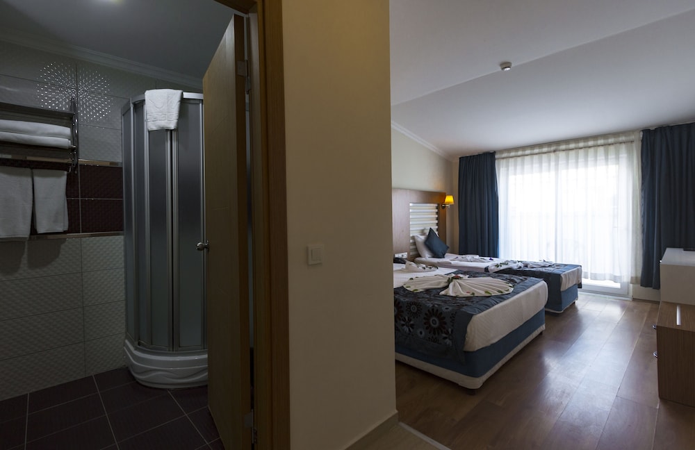 Grand Paradise Hotel 10/50