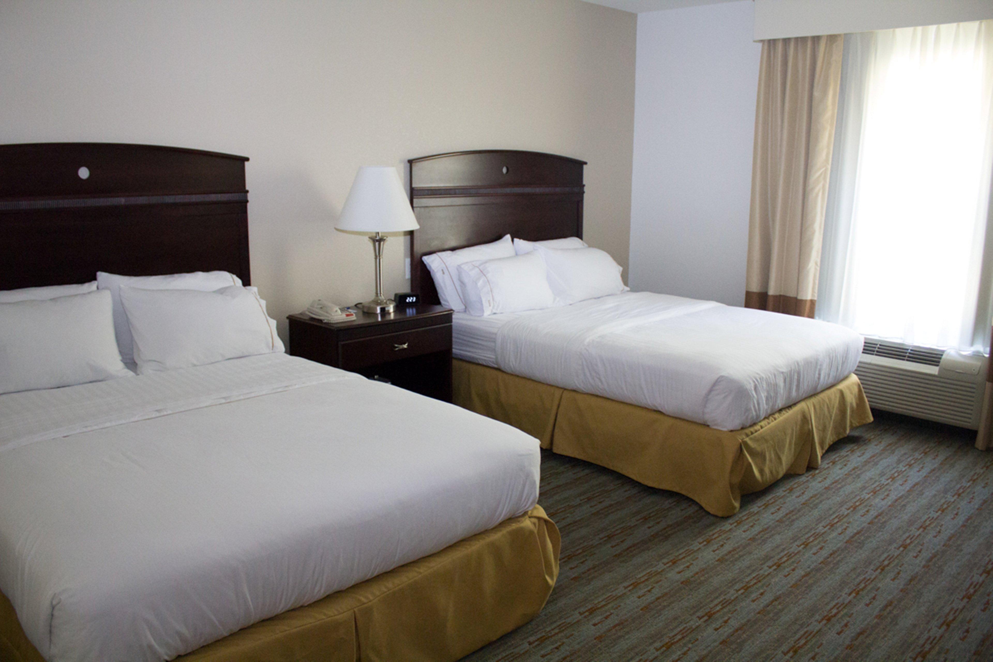 Standard, 2 Queen Beds, Bath and Shower