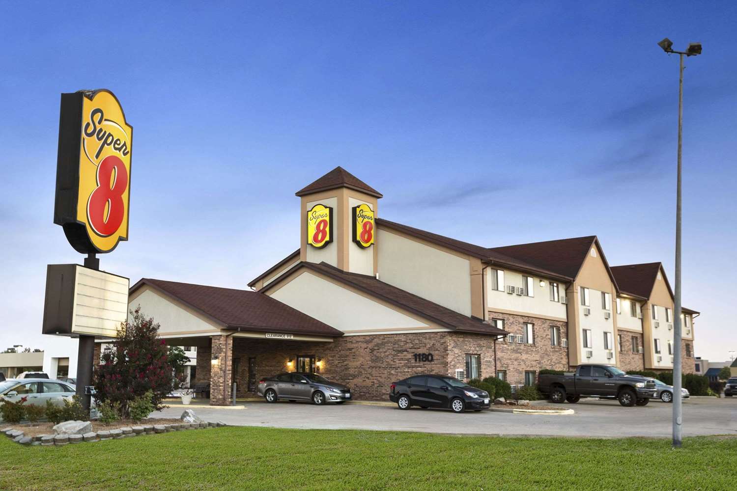 Super 8 By Wyndham Carbondale 2/23
