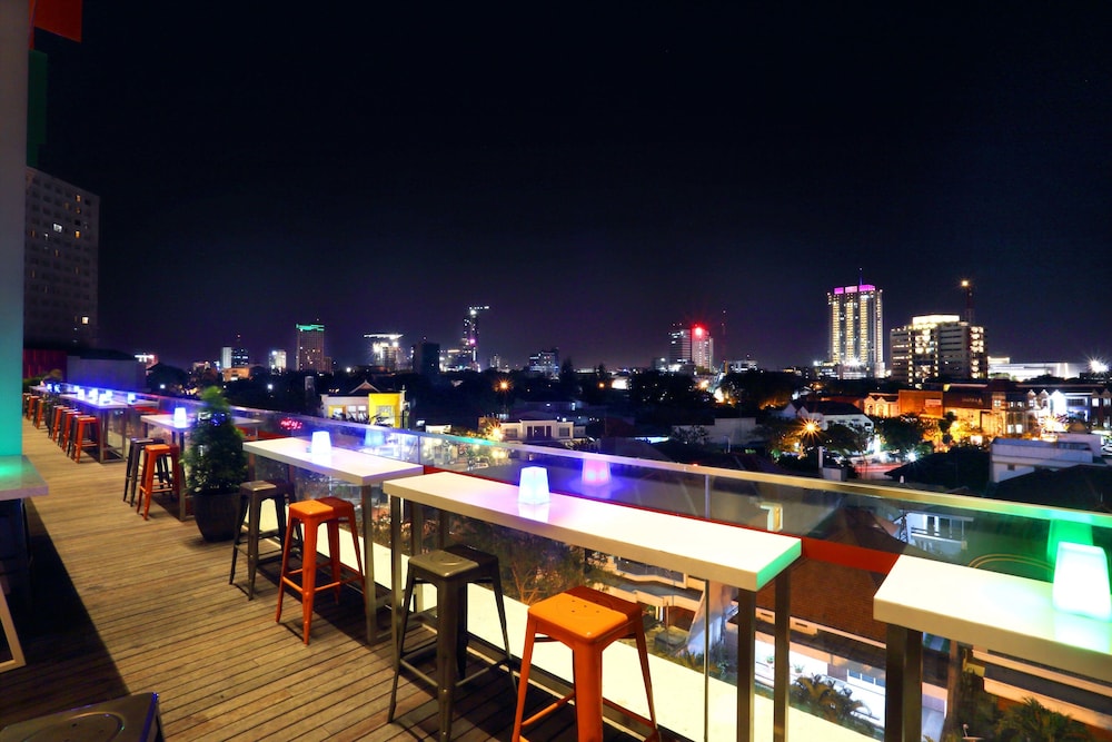 Harris Hotel & Convention Gubeng 43/46