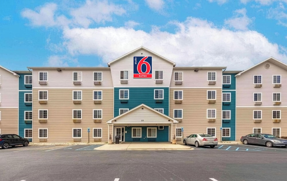 Studio 6 Extended Stay Birmingham Pelham AL 37/44