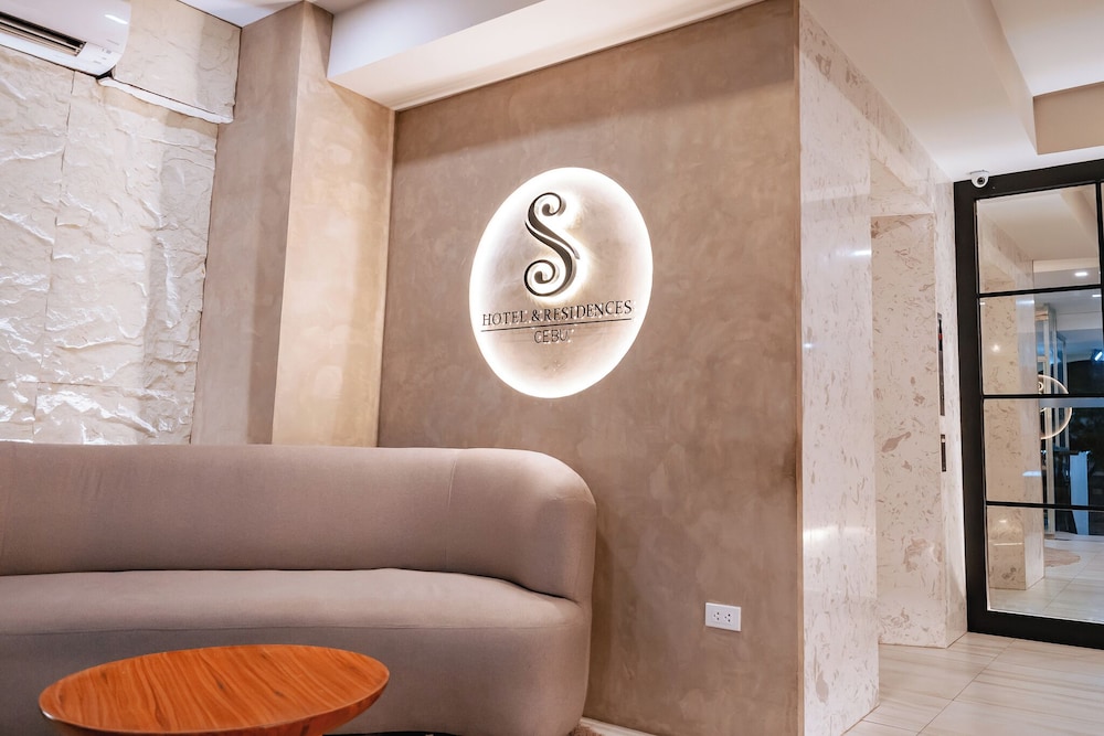 S Hotel and Residences 14/50