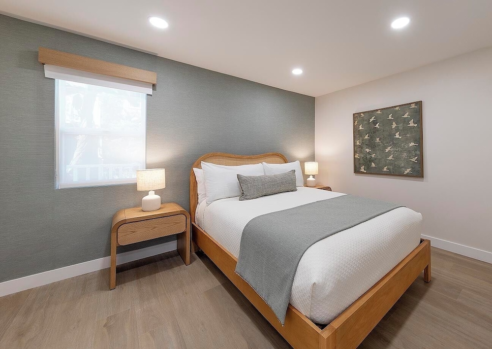 Cove, Suite, Queen Bed, Stair Access Only