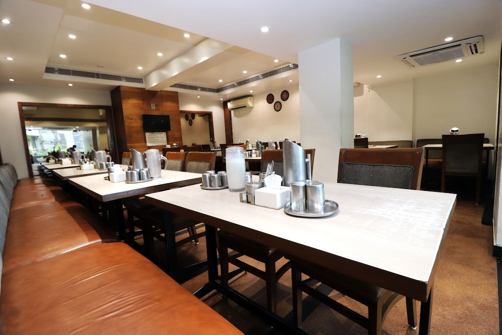 Hotel Rajhans Regent 42/48