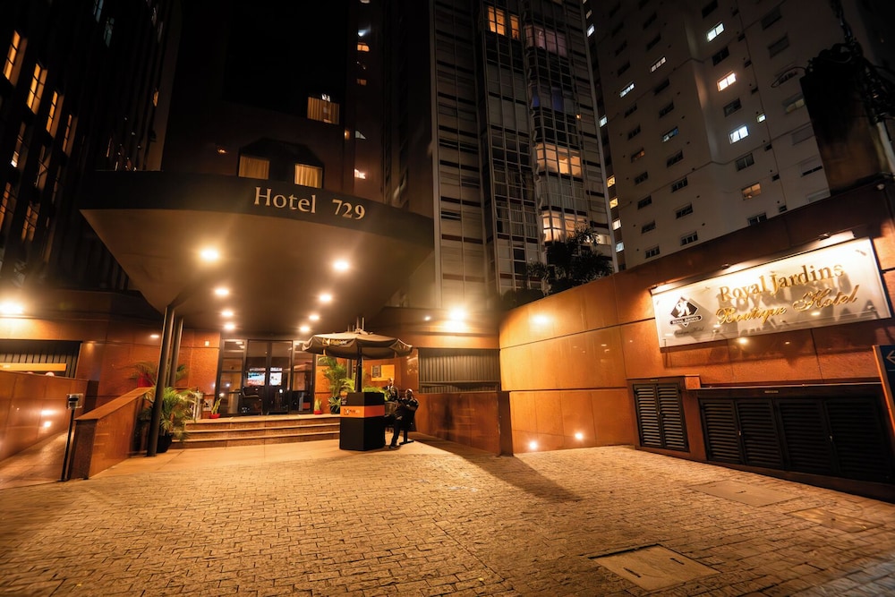 Royal Jardins Boutique Hotel 63/67