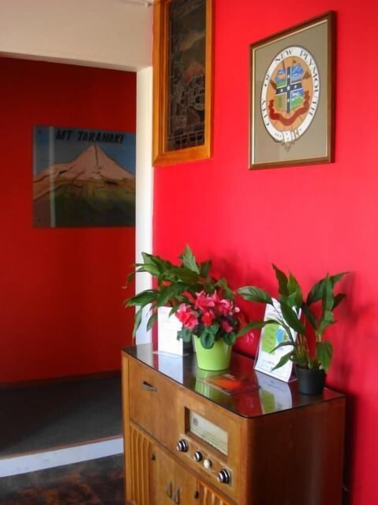 Ducks &amp; Drakes Boutique Motel &amp; Backpackers 33/43