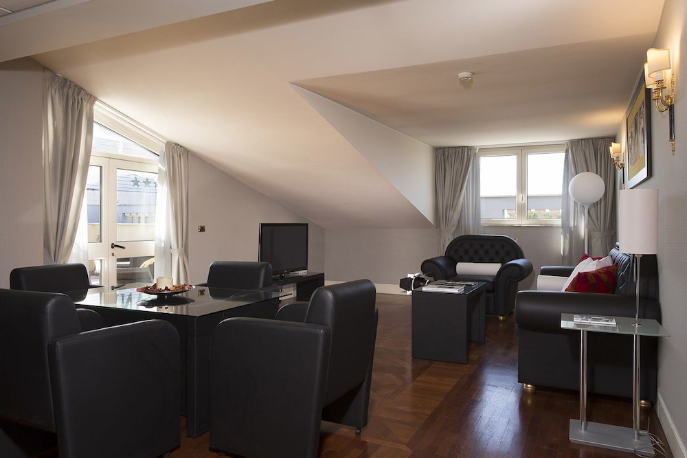 Grand Hotel Vanvitelli 37/42