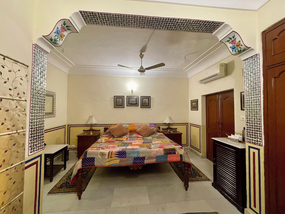 Khatu Haveli 37/61