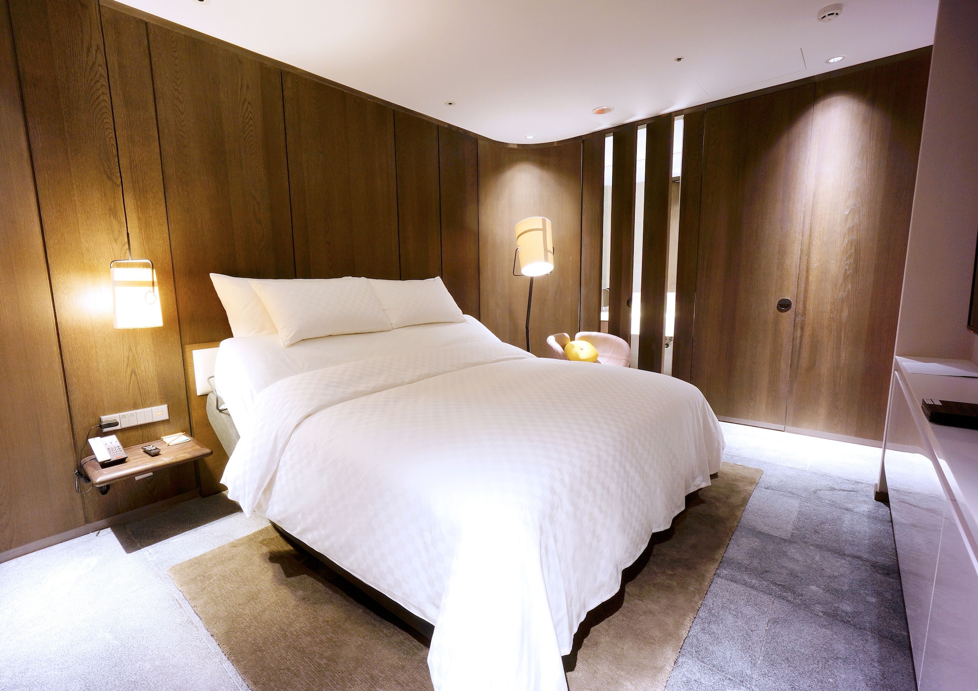 PREMIER, SUITE