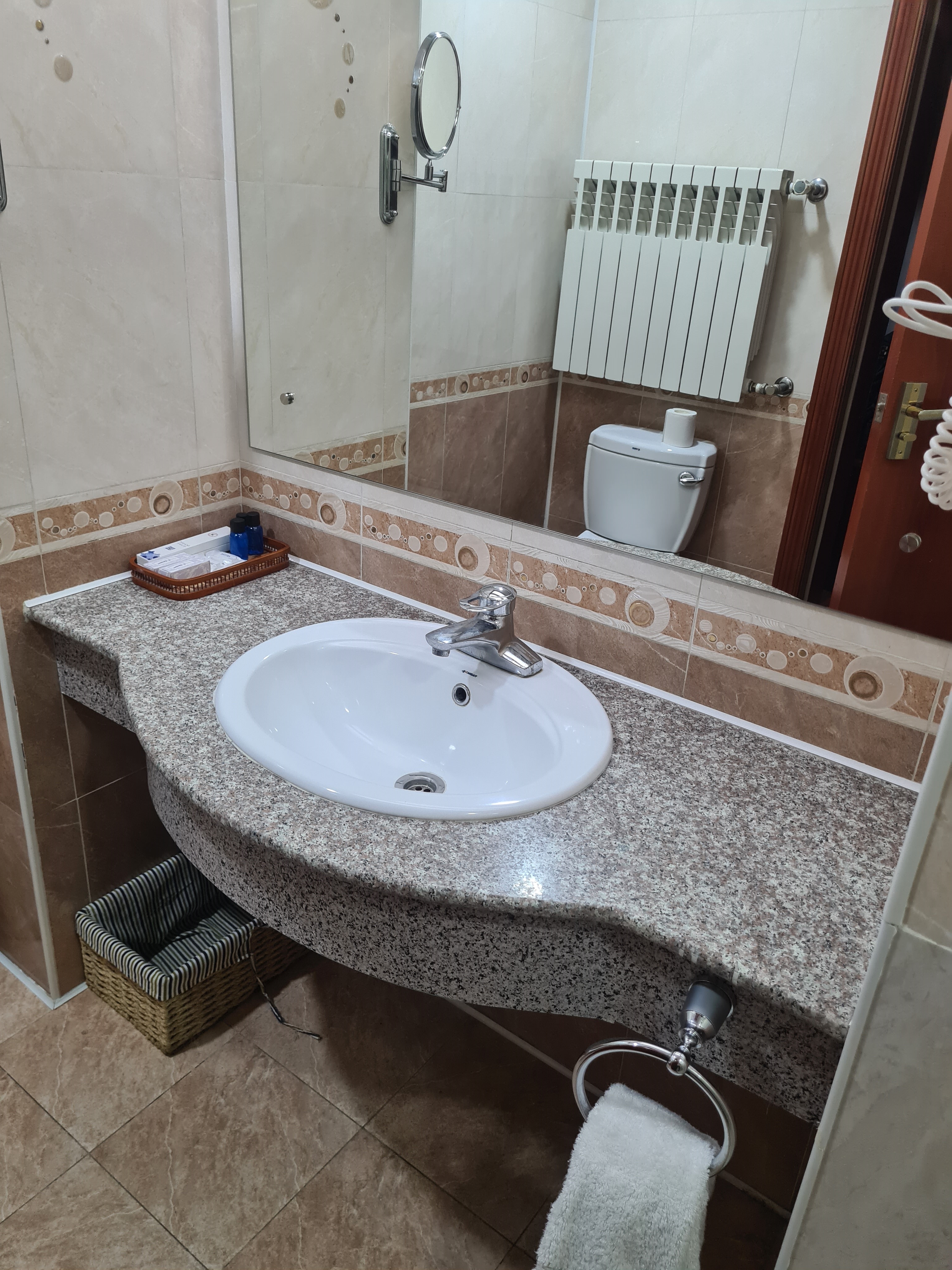 ASIA GRAND HOTEL 30/34