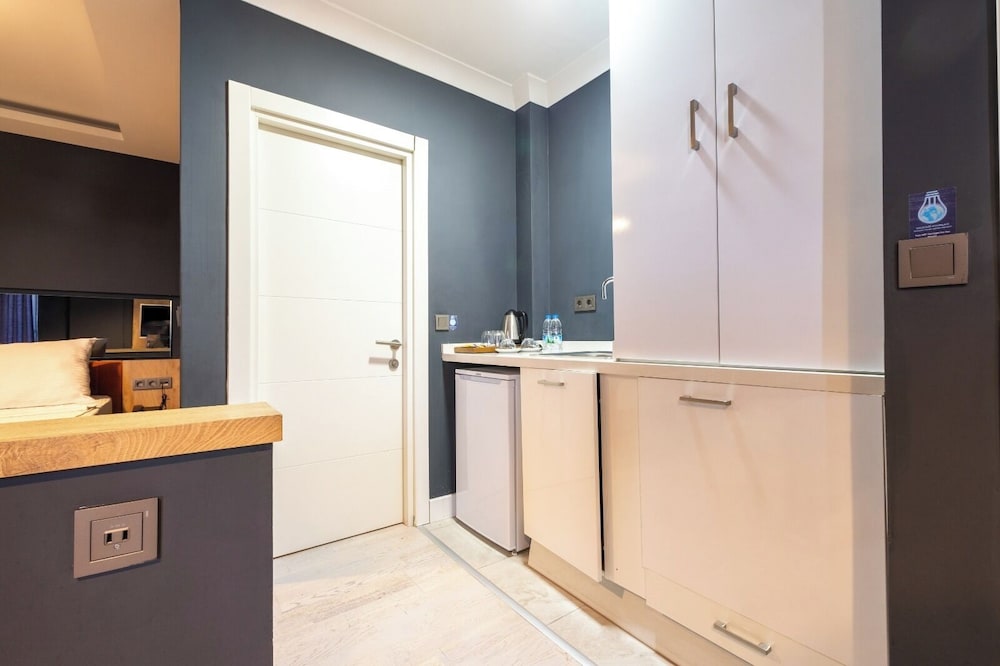 216 Bosphorus Suite 10/50