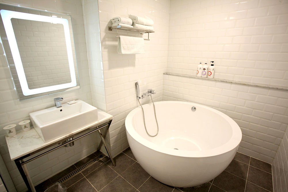 Mind Tourist Hotel 40/50