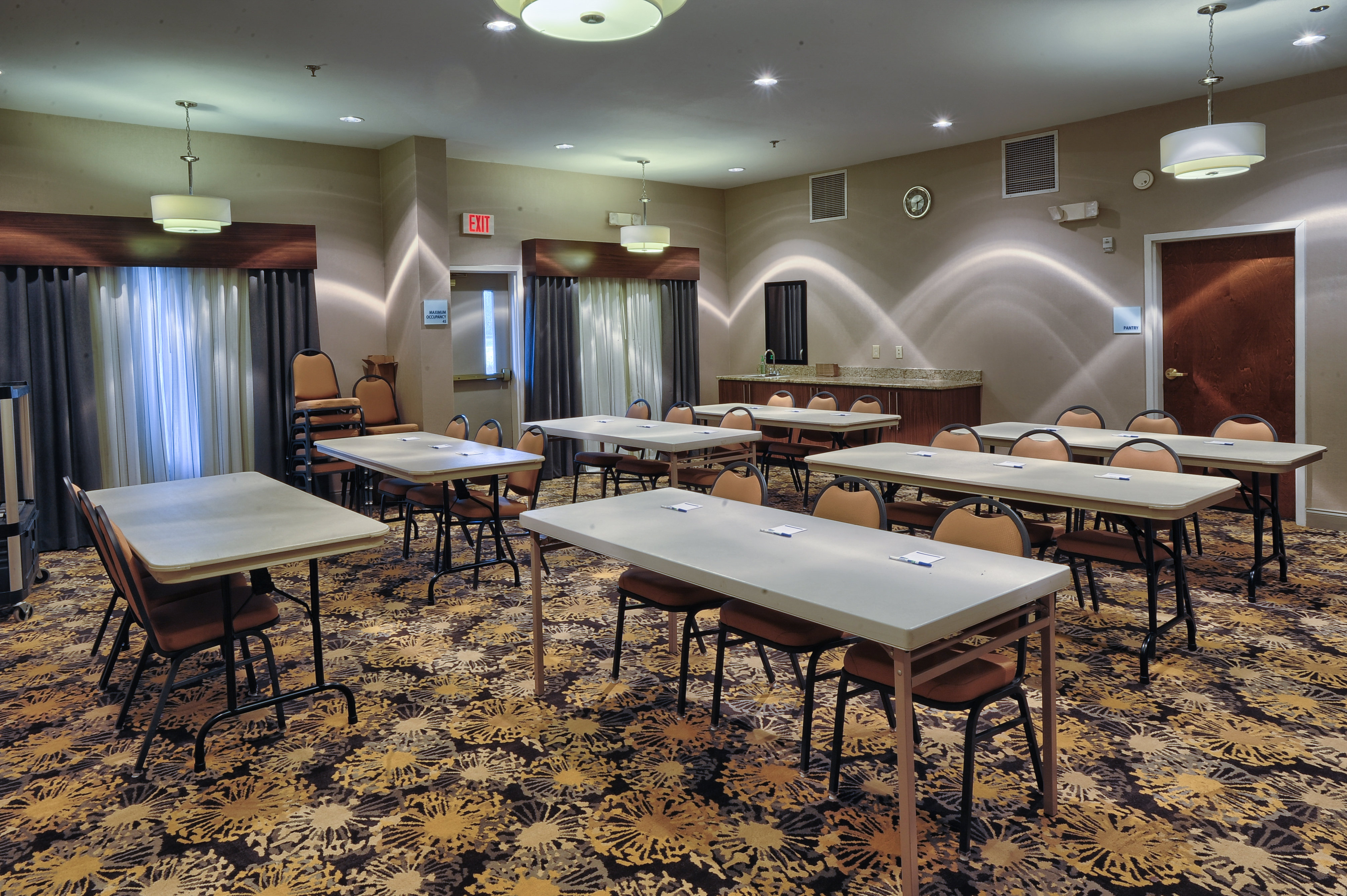 Holiday Inn Express Hotel Suites Pell City 58/71