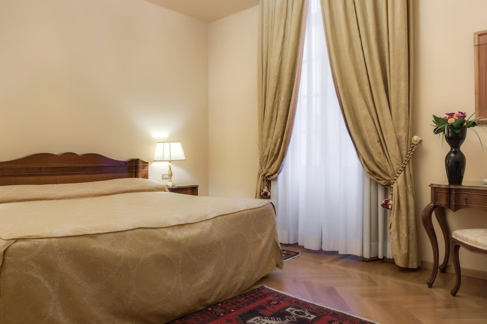 Villa Fenaroli Palace Hotel 5/33