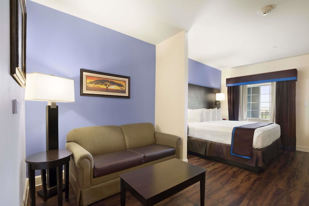 Days Inn & Suites By Wyndham Galveston West/Seawall 6/32
