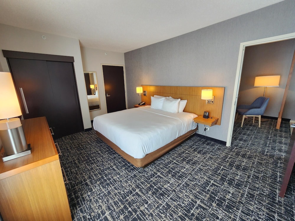 Hyatt Place at The Hollywood Casino Pittsburgh South 19/60