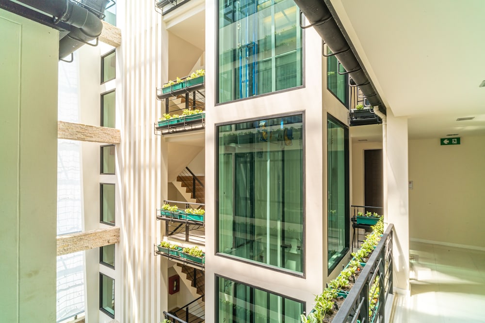 AMBER BOUTIQUE SILOM 1/50