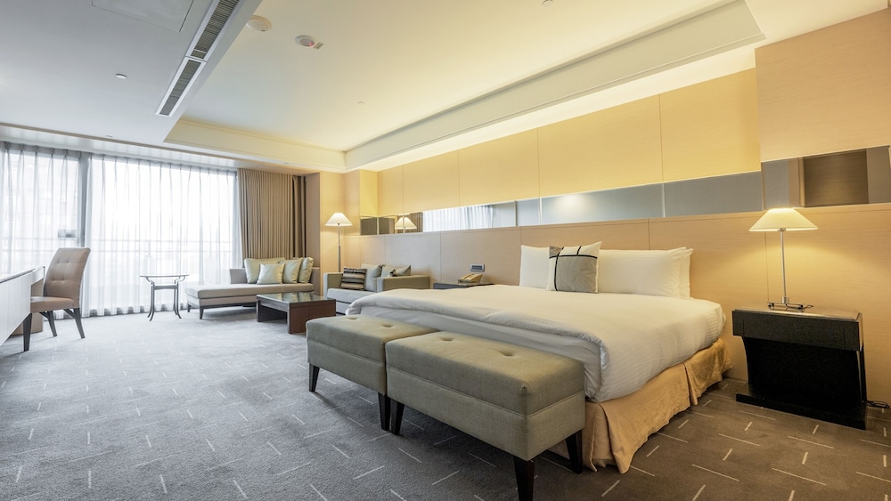 CHECK inn SELECT Taichung Dadun 19/48