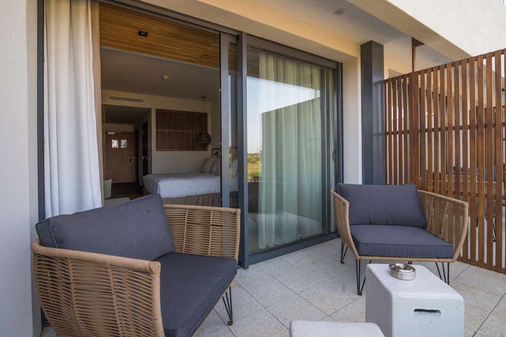 Golden Tulip Porto Vecchio 56/81