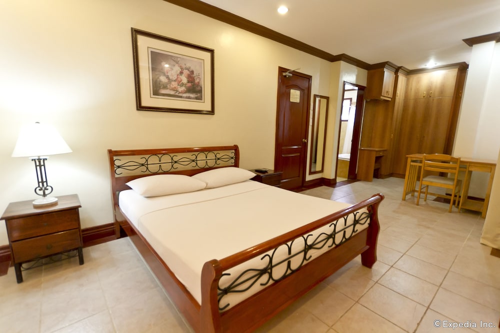 Crown Regency Suites Mactan 29/74
