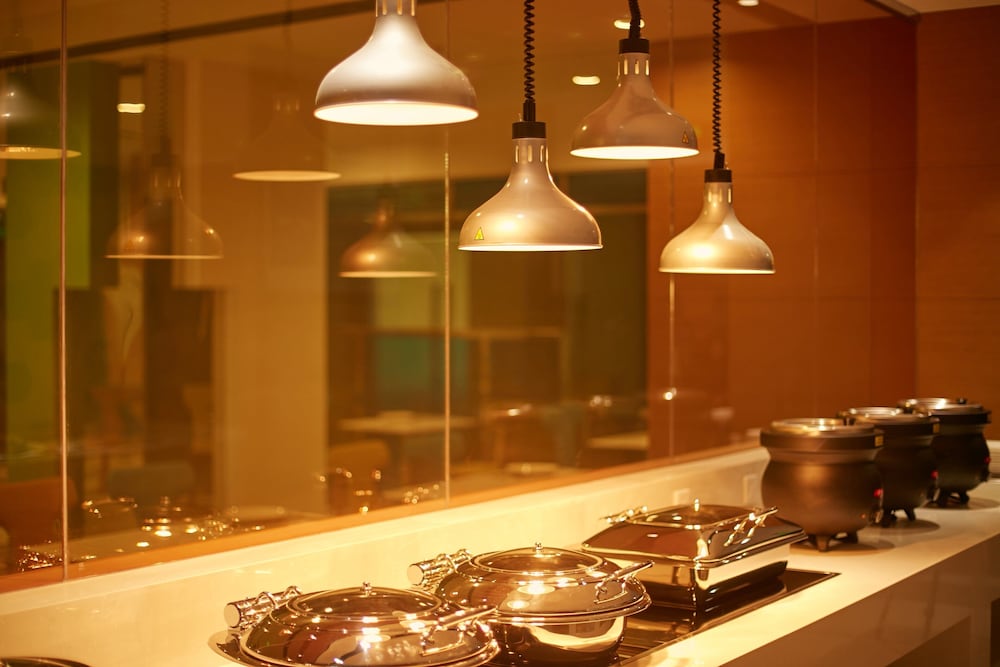 HOLIDAY INN EXPRESS LESHAN CITY SQUARE 24/43