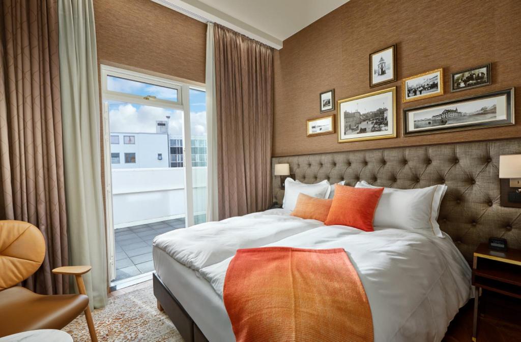 DELUXE, QUEEN BED, BALCONY