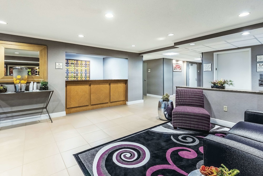 La Quinta Inn & Suites by Wyndham Naples East I-75 9/45
