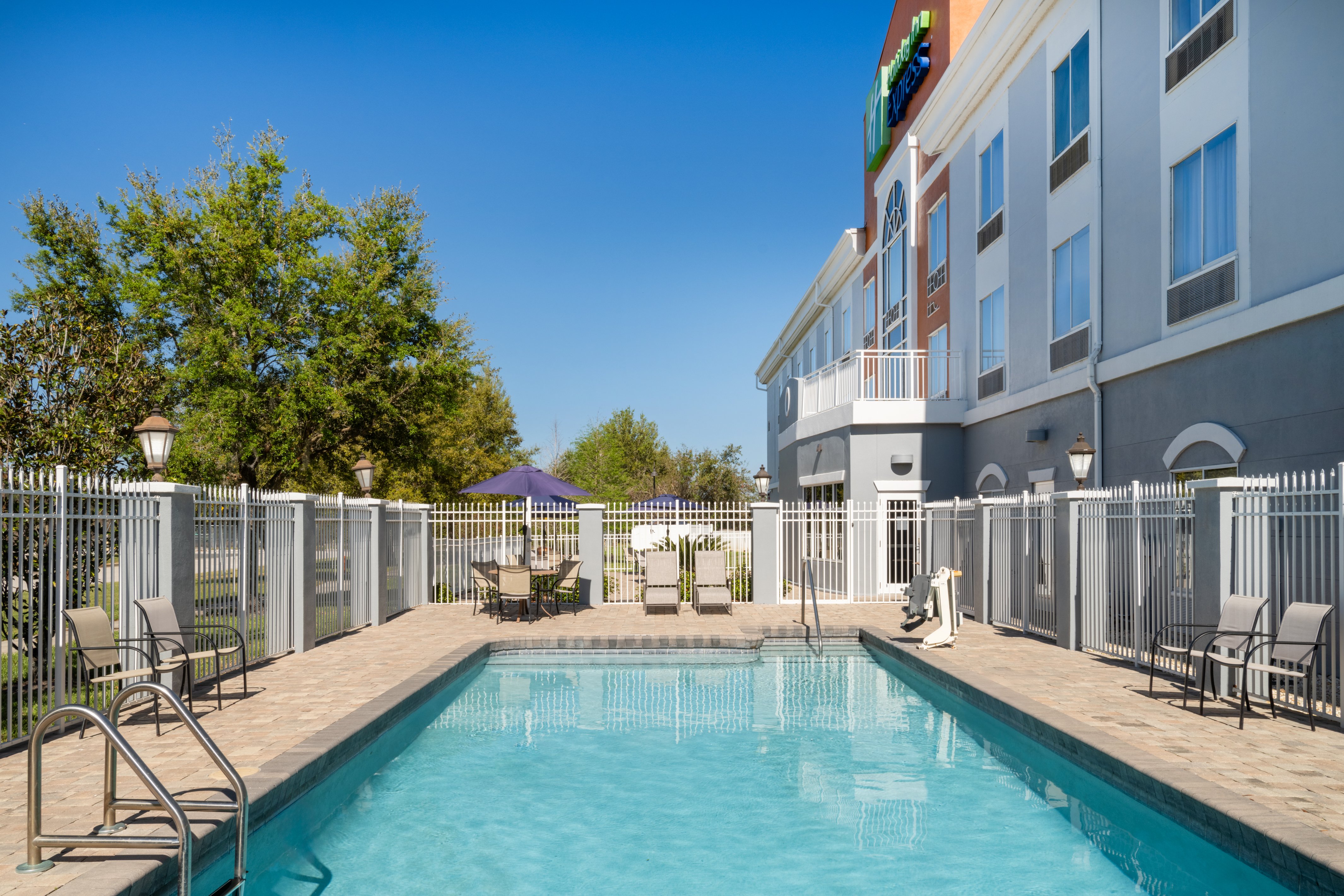 Holiday Inn Express Lake Wales N-Winter Haven 66/71