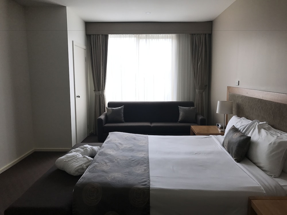 MORNINGTON HOTEL 9/45