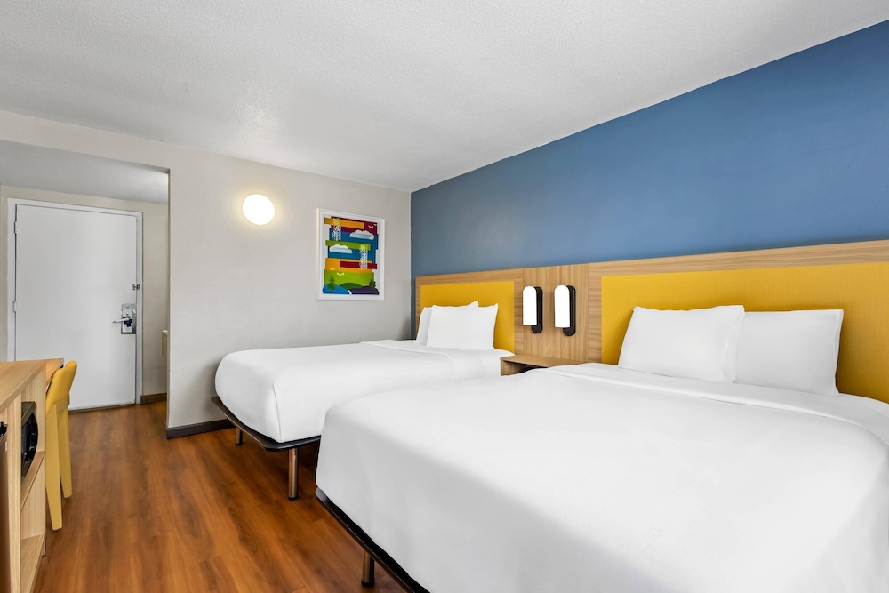 Park Inn by Radisson, Fargo West Acres 16/51