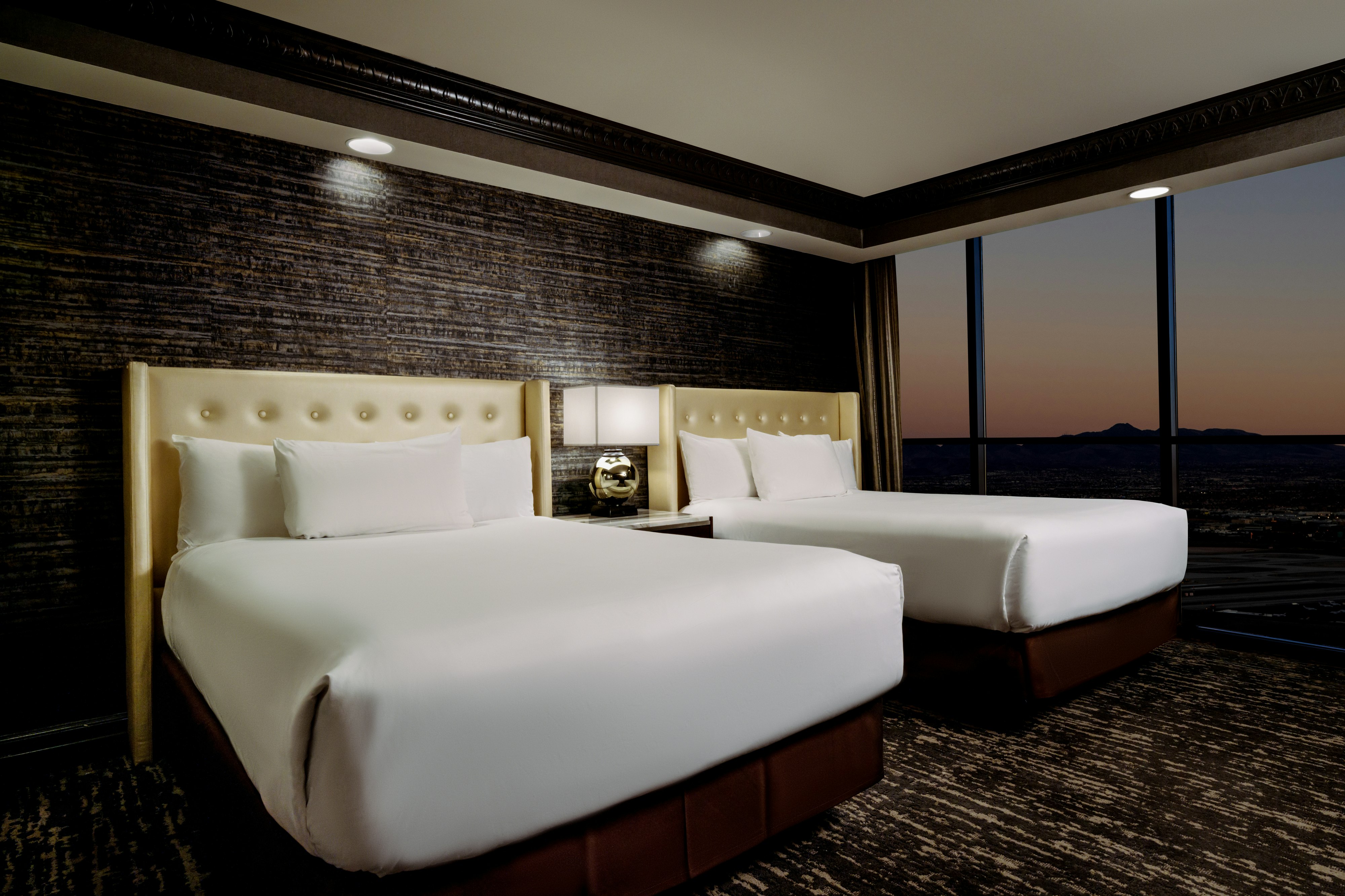 SUITE, 2 QUEEN BEDS, TOWER ONE