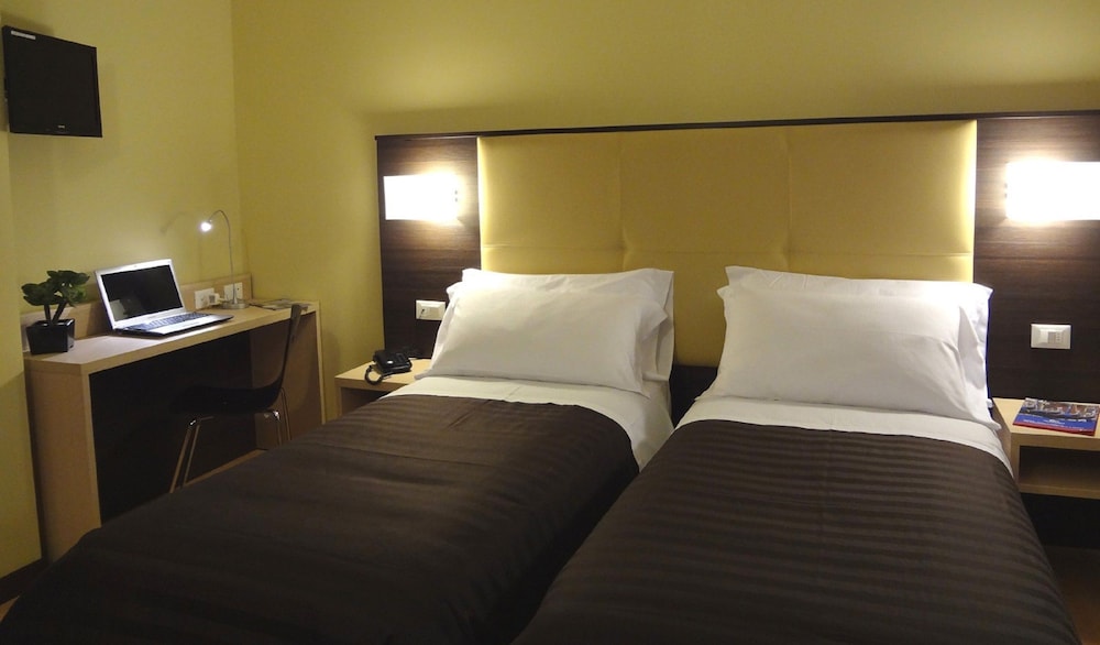 Hotel Alveri 16/34