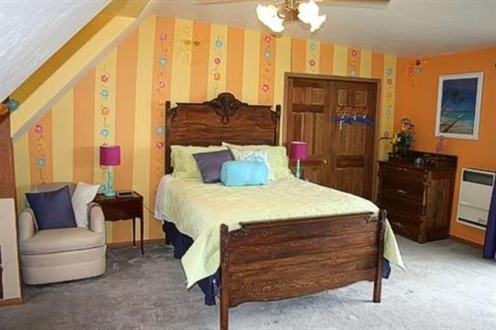 at the Waters Edge Bed &amp; Breakfast 18/61