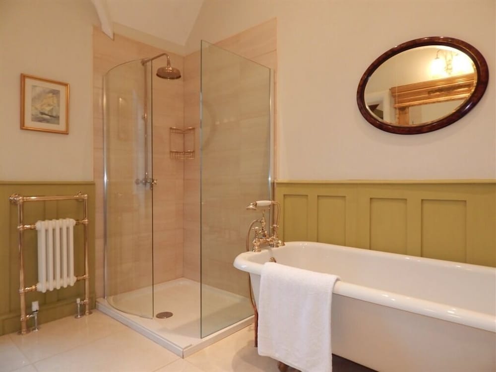 Westgate Manor 17/18