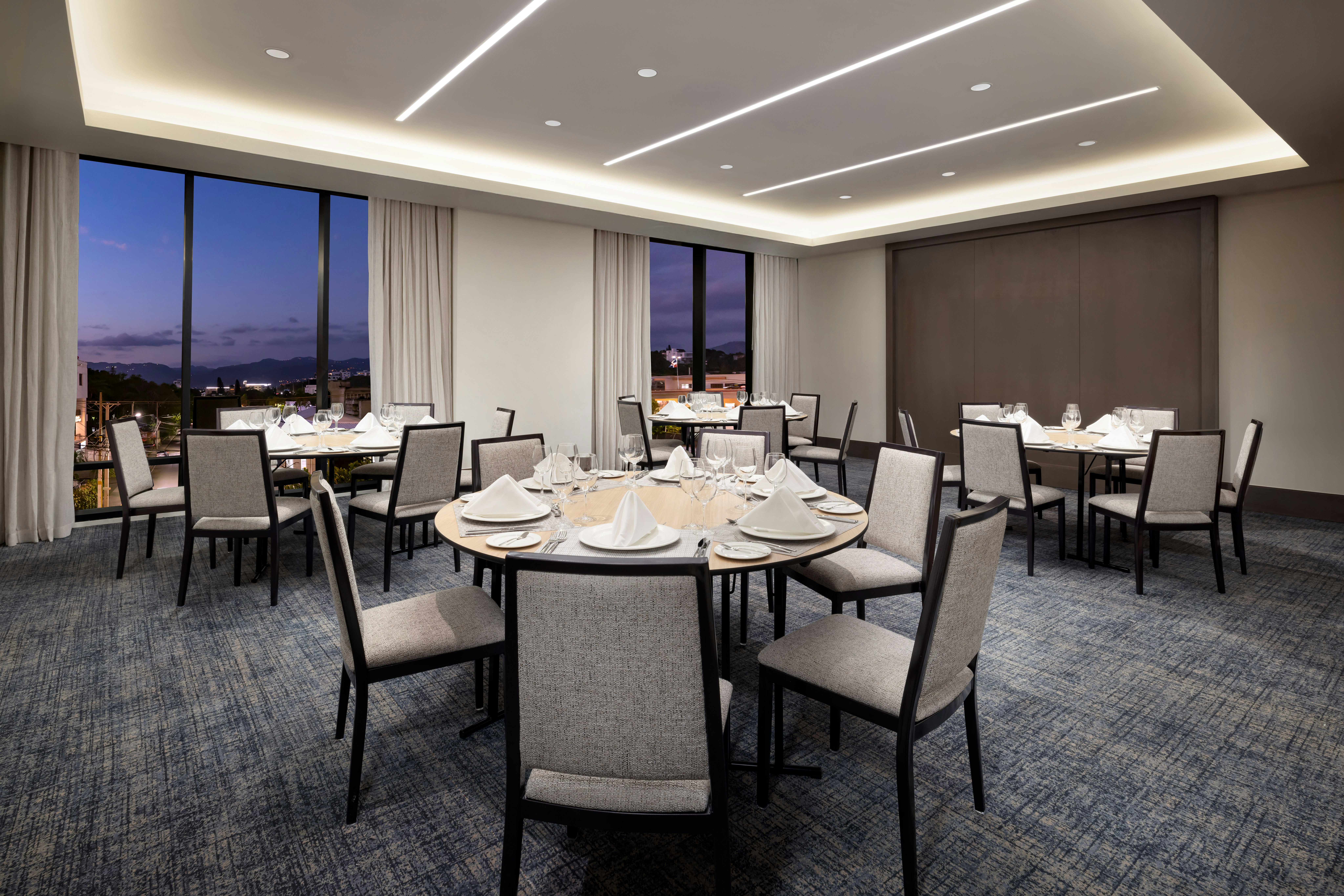 Hotel Santiago, Curio Collection by Hilton 47/59