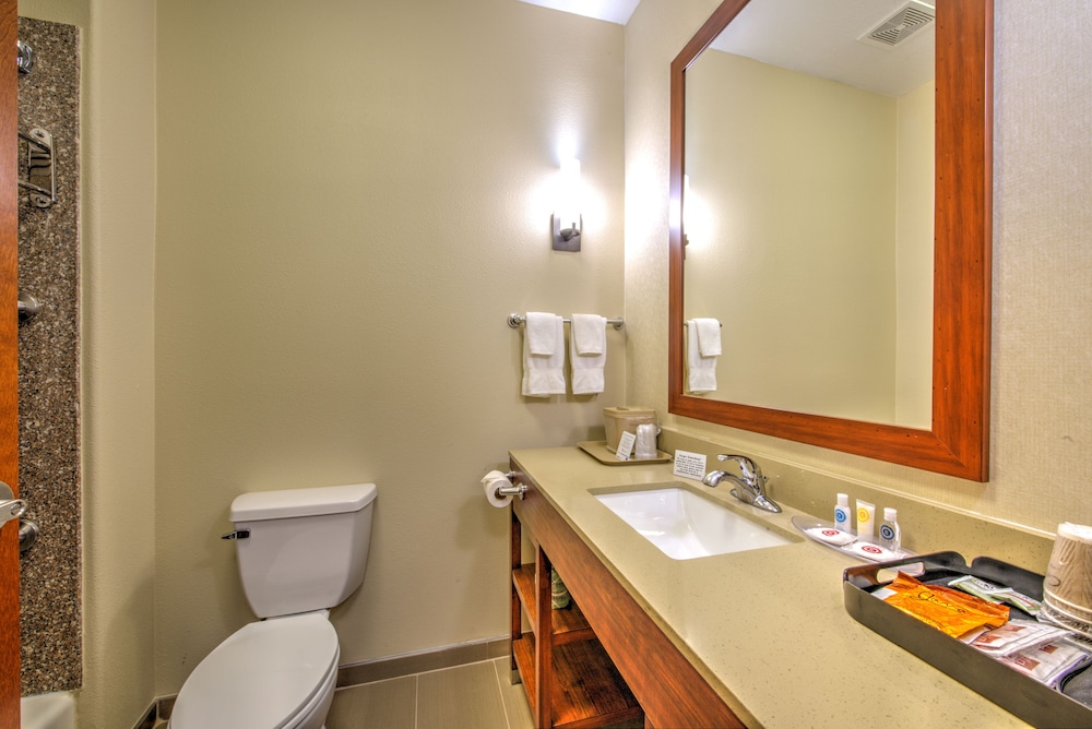 Comfort Suites Tomball Medical Center, TX 30/57
